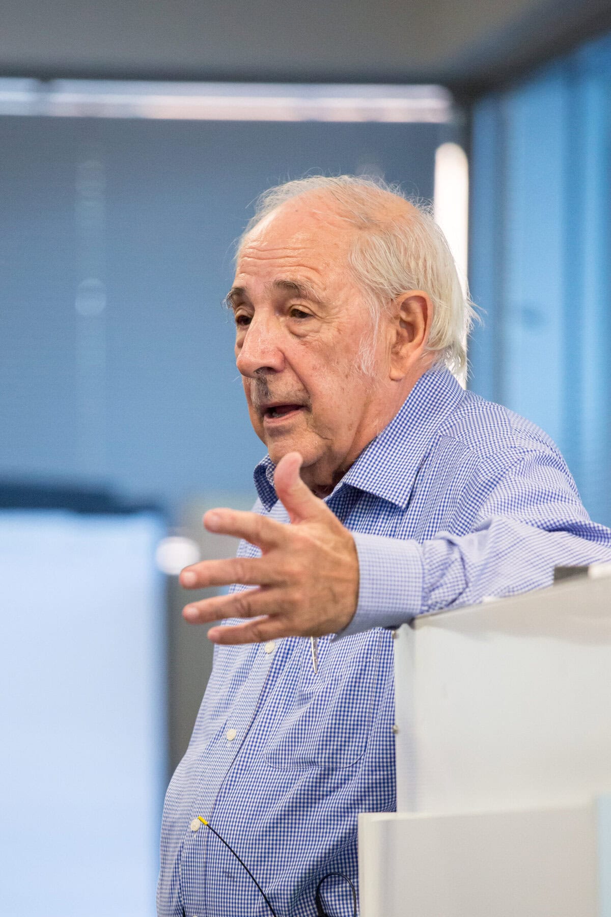 John Searle, filosoof en bedenker van het Chinese kamer gedachte-experiment