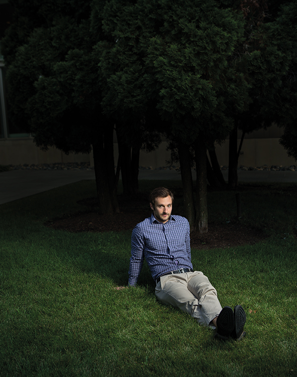 filosoof Adam Sandel in het gras