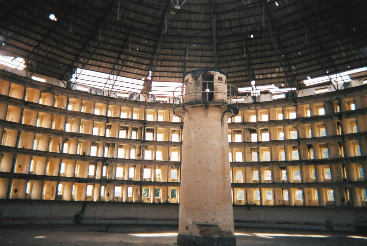 Panopticon panopticum medisch regime Jeremy Bentham Michel Foucault coronacrisis Presidio Modelo Isla de Juventud Cuba