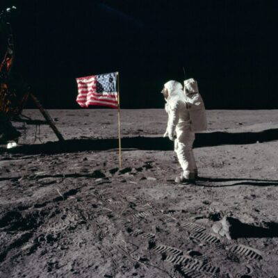 Buzz Aldrin maan kolonialisme Marjolijn van Heemstra