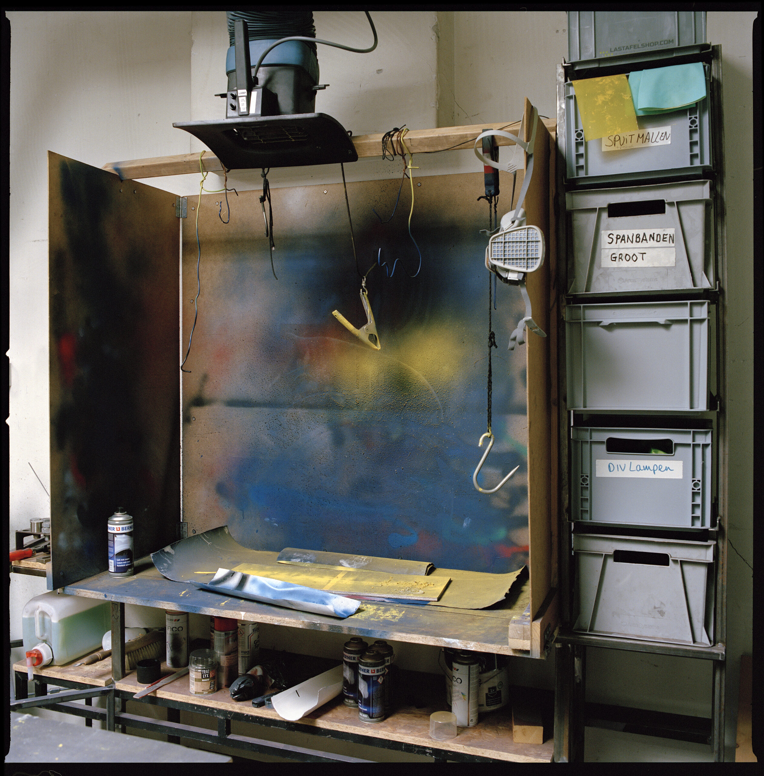 spuitkist atelier verf maken