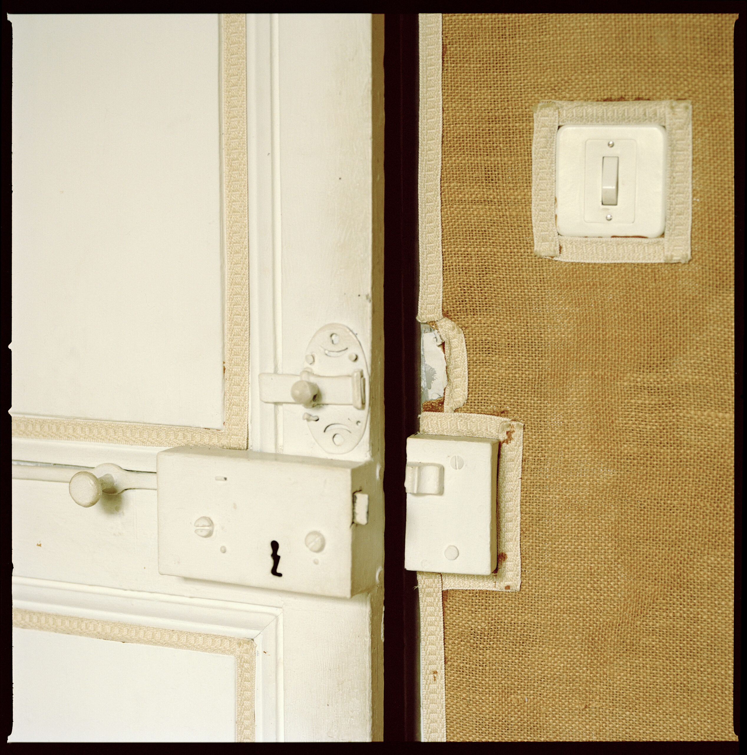 open deur met slot verleiden