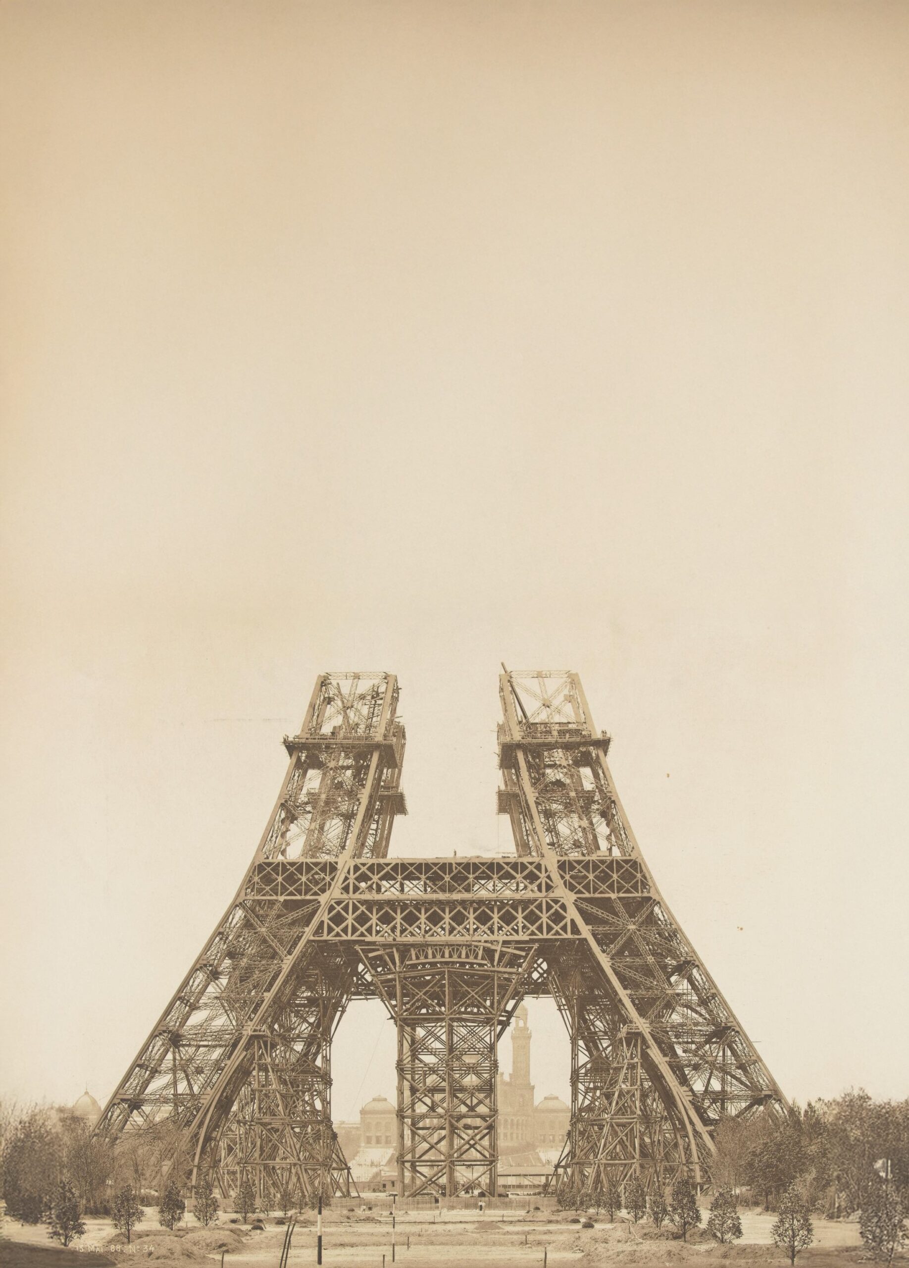 Eiffeltoren nog niet af