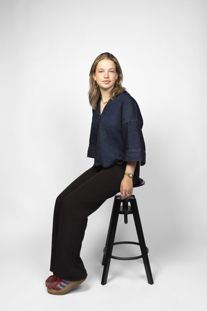 Ella Simon portretten begin