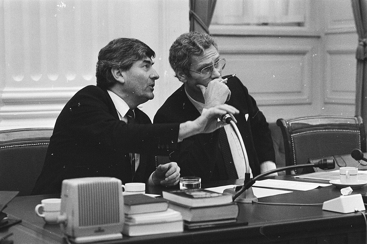 debat, tweede kamer, ambtenaren, minister, lubbers