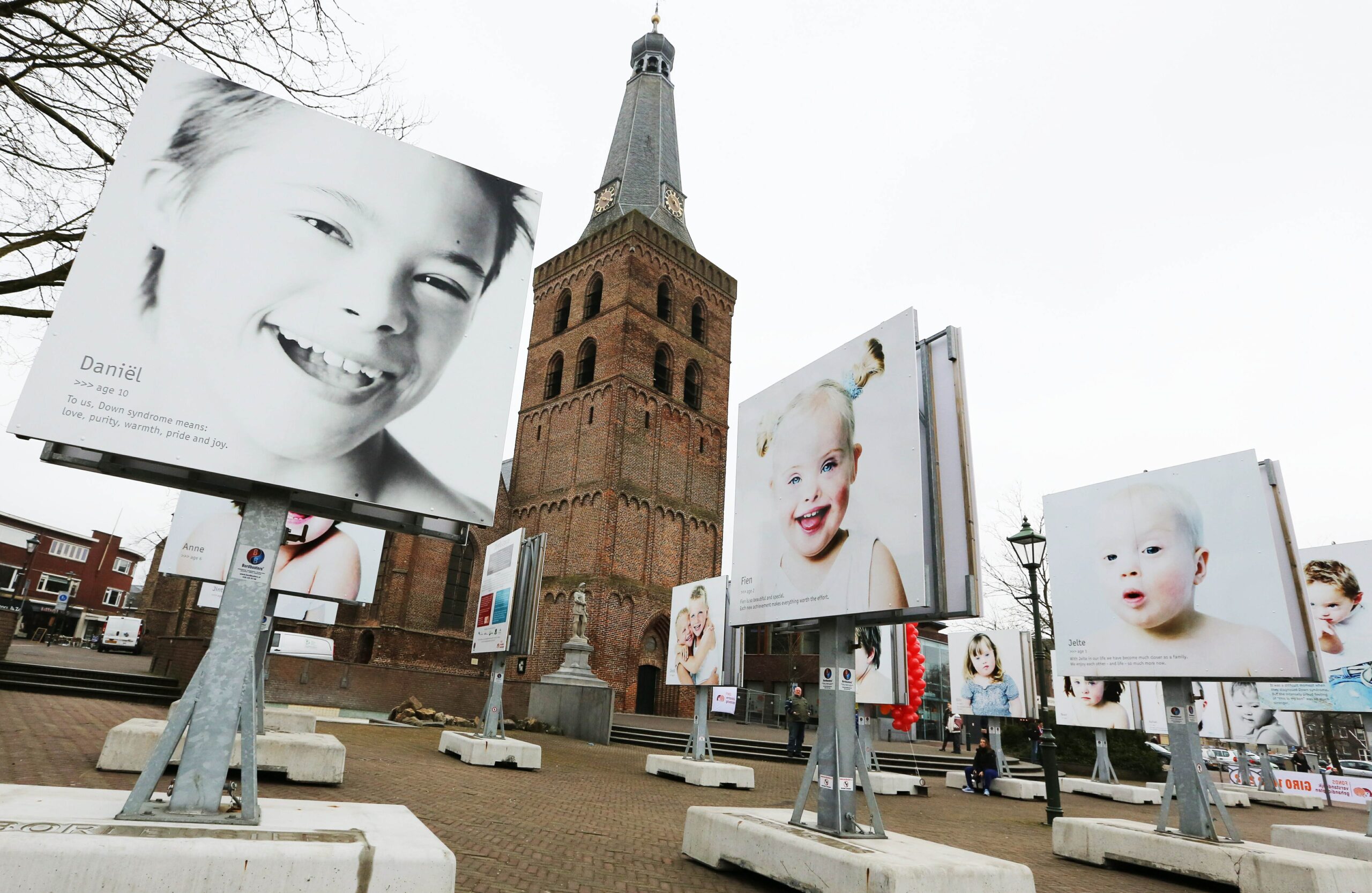Openluchtexpositie ‘Down’s upside’ in Barneveld, 2013. beeld ANP/Vidiphoto kinderen met gebrek