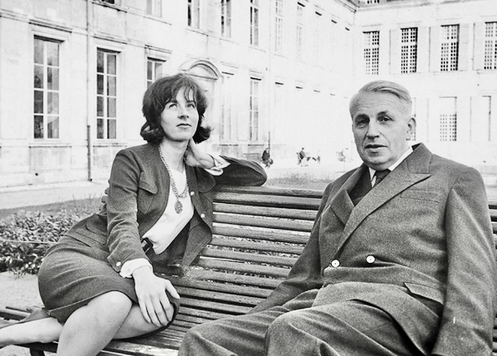 Journalist Madeleine Chapsal op een bank met filosoof Georges Bataille