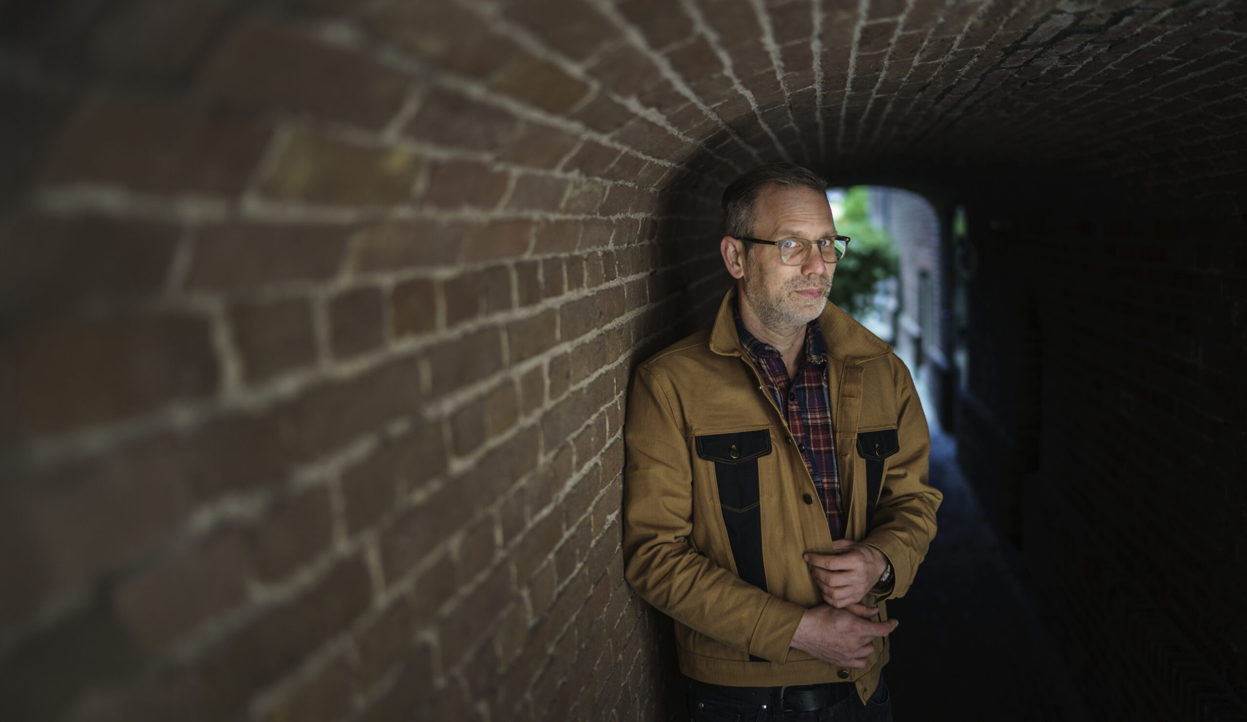 filosoof en logicus Barteld Kooi in een tunnel
