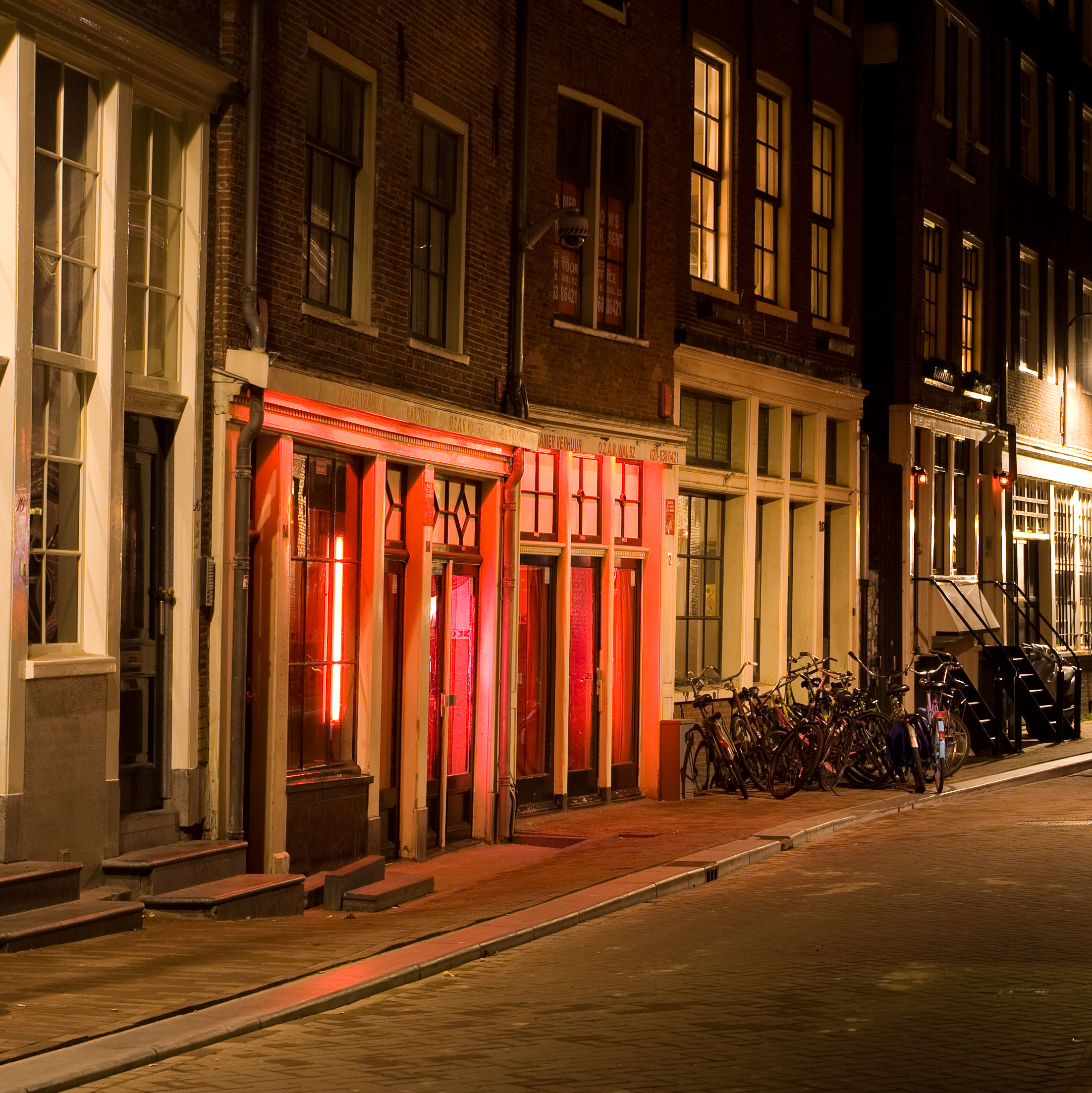 Ramen met rood licht op de Wallen in Amsterdam Red Light District